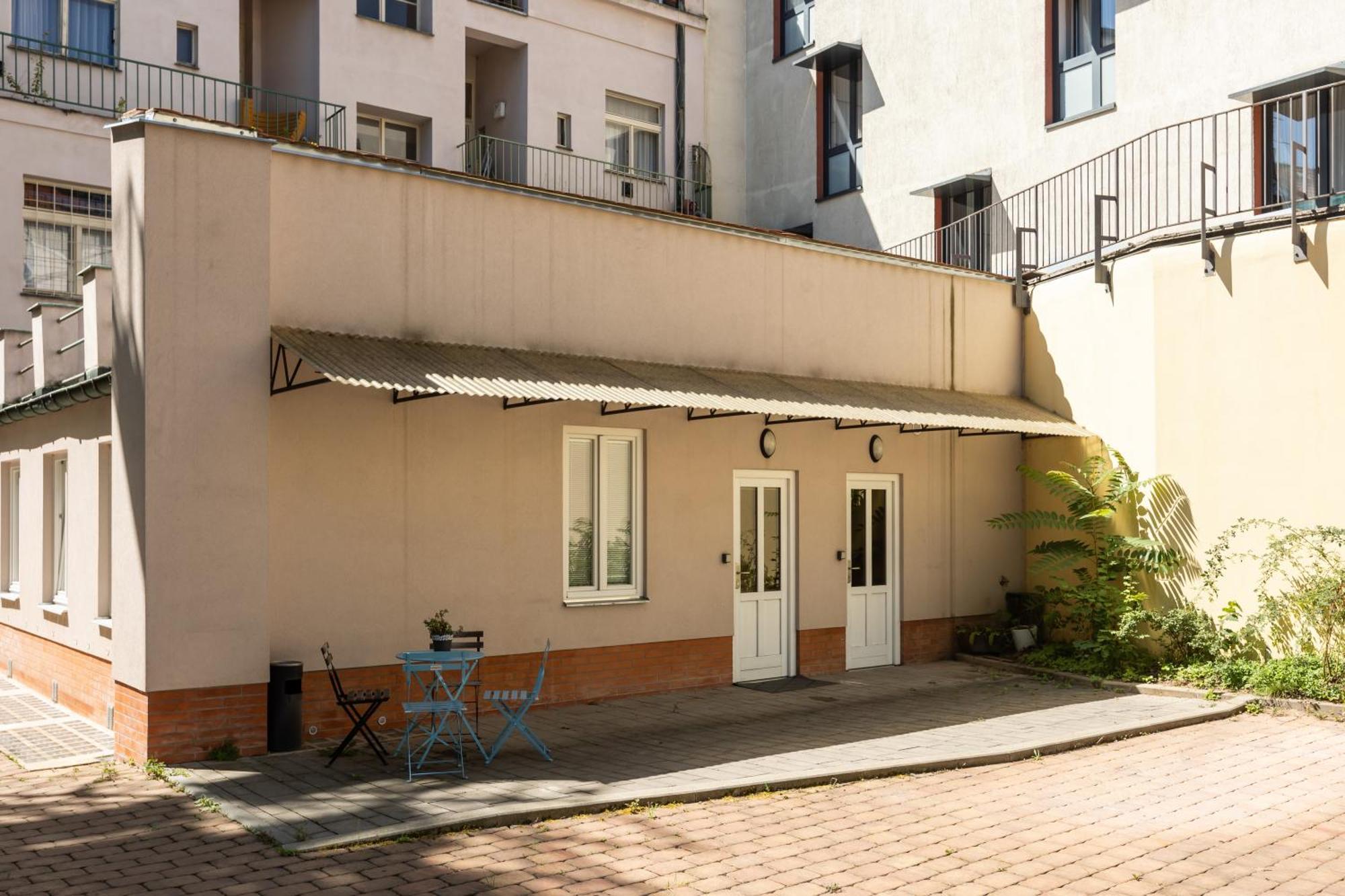 Spacious Apartment In Quiet Courtyard Near Charles Bridge Prag Exterior foto